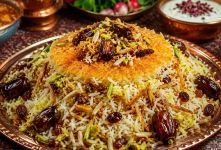 طرز تهیه رشته پلو تهرانی به سبک رستورانی؛ راز خوش عطر شدن رشته پلو مجلسی برای سفره های ایرانی