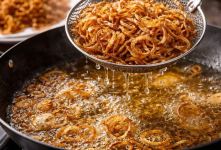 راز پیاز داغ چیپسی رستورانی؛ همه چیز از نحوه برش پیاز شروع می شود!