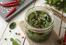 طرز تهیه ترشی خرفه؛ ترشی متفاوت و خوشمزه برای کنار غذا