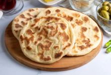 طرز تهیه نان تابه ای بدون فر به روش سنتی شمالی؛ نانی نرم و خوش عطر برای صبحانه