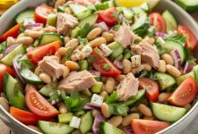 سالاد تن ماهی با لوبیا چشم بلبلی؛ یک سالاد مقوی و خوشمزه برای یک وعده سبک!