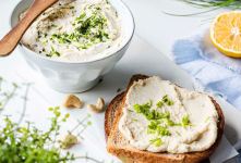 طرز تهیه پنیر خامه ای گیاهی؛ پنیر خوشمزه و سالم خانگی بدون لبنیات
