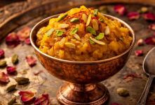 طرز تهیه حلوا کاسه شیرازی؛ دسر سنتی و خوشمزه با عطر گلاب و زعفران