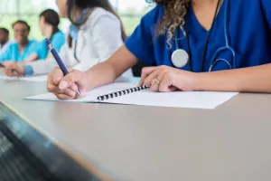 تحصیل پزشکی با دیپلم غیرتجربی / مسیرهای ایران و خارج