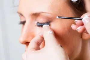 چرا چسب مژه خشک نمی شود؟