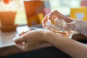 چرا بوی عطر تغییر می کند؟