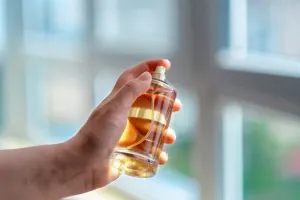 چرا ادکلنم بوی الکل می دهد؟