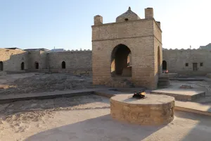 آتشگاه باکو : نماد تاریخ، فرهنگ و تمدن آذربایجان