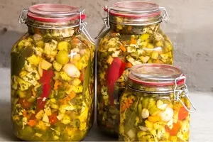 سبزی ترشی مخلوط بازاری از چه سبزی هایی تشکیل شده است؟