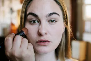 دلایل ننشستن کرم پودر روی صورت !