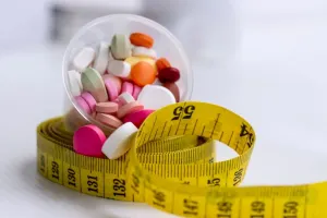 آیا قرص اسهال باعث لاغری میشود ؟ بررسی علمی و خطرات مصرف