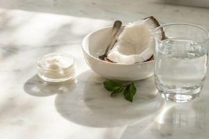 روغن نارگیل برای سفید شدن دندان: روشی طبیعی و موثر