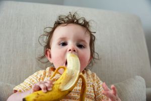 علت و علائم آلرژی و حساسیت بدن نوزادان به موز