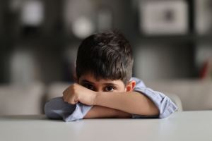 دلایل ترس از مدرسه در کودکان: علائم و راهکارهای والدین