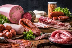 مواد تشکیل دهنده سوسیس و کالباس؛ از گوشت تا نگهدارنده ها