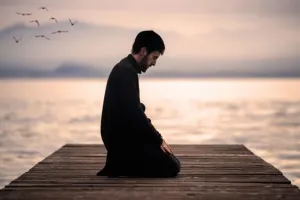 متن نماز شب اول قبر همراه با ترجمه