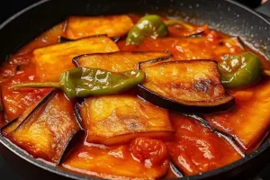 طرز تهیه گوجه بادمجان سریع و خوشمزه بدون نیاز به روغن زیاد