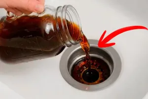 روش آسان و اقتصادی برای باز کردن گرفتگی لوله و رفع بوی بد سینک