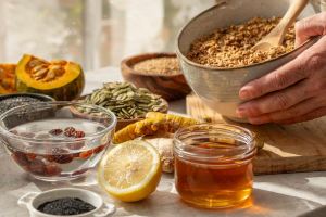 دستور تهیه مخلوط طبیعی برای تقویت مفاصل و استخوان ها