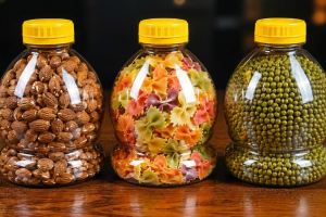 بطری های پلاستیکی را دور نریزید! نحوه ساخت نظم دهنده و جا حبوباتی شیک برای آشپزخانه