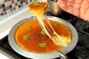 طرز تهیه کنافه با بافت ترد و پنیر آب شده سریع و آسان برای چای عصرانه