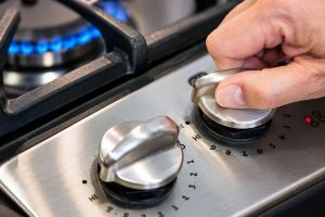 عیب یابی و رفع مشکل روشن نشدن شعله اجاق گاز و خرابی فندک