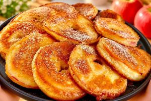 طرز تهیه شیرینی سیب تابه ای ۵ دقیقه ای و بدون نیاز به فر