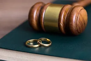 تغییر نام خانوادگی فرزند توسط مادر بعد طلاق امکانپذیر است؟