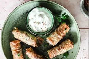 طرز تهیه رول سوخاری پنیری با مرغ ، خوشمزه و فوری