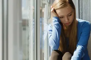 چرا از خانواده ام متنفرم؟ ۵ دلیل رایج + راهکارهای عملی