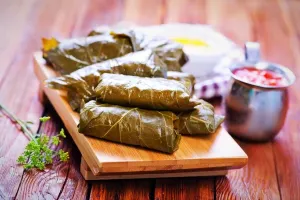چه سبزی برای کدوم دلمه؟ ترکیب و نسبت سبزی دلمه برگ مو، فلفل، بادمجان و کلم