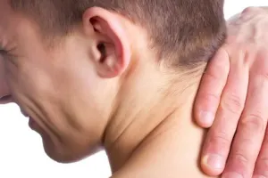 گردن پیامکی را جدی بگیرید!! علائم، عوارض خطرناک و ۶ راهکار طلایی پیشگیری