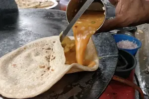 نحوه پخت محبوب ترین غذاهای خیابانی در هندوستان با طعمی بی نظیر