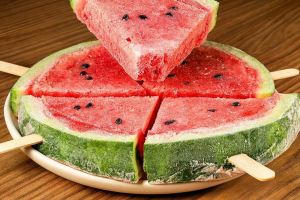 طرز تهیه بستنی هندوانه/ آسان در چند دقیقه با شیر و هندوانه