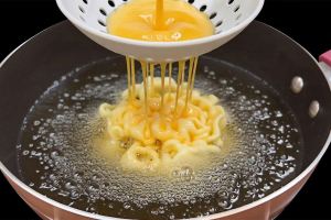 ۳ روش شگفت انگیز برای پخت تخم مرغ: فراتر از یک صبحانه ساده