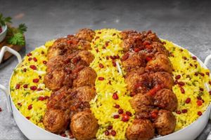 طرز تهیه یک زرشک پلوی جدید و مجلسی با مرغ قلقلی | آبدار، سریع و متفاوت!