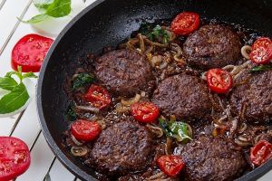 طرز تهیه شامی کَوو غذای خوشمزه لرستانی با طعم ملس رب انار