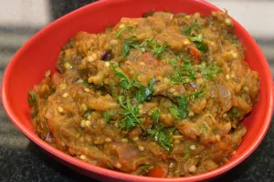 پوره بادمجان هندی، غذای گیاهی خوشمزه و سنتی
