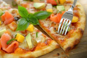 دستور پخت پیتزا انبه، ترکیبی شیرین و خاص