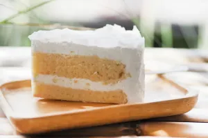 طرز تهیه کیک شیرخشک با فیلینگ و شربت مخصوص