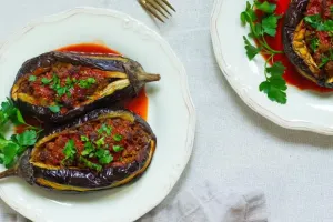 آموزش کامل طرز تهیه بادمجان شکم پر ترکی (کارنیاریک)
