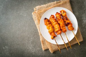 طرز تهیه جوجه کباب آذری اصل با ماست و زعفران برای ۴ نفر