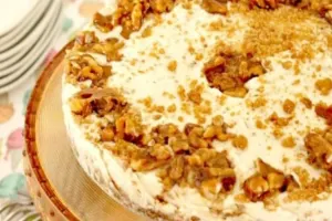 طرز تهیه کیک بستنی گردویی در منزل