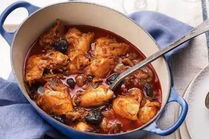 طرز تهیه خورشت مرغ و آلو بخارا به صورت مرحله به مرحله