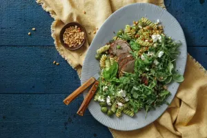سالاد پاستا با مرغ و اسفناج + ارزش غذایی