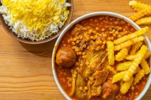 طرز تهیه خورش قیمه بادمجان با گوشت چرخ کرده؛ خوشمزه و مجلسی