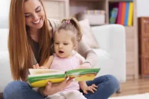 فواید قصه گویی برای کودکان زیر سه سال