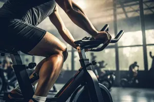 اسپینینگ چیست؟ مزایا، مضرات و نکات کلیدی این ورزش پرطرفدار