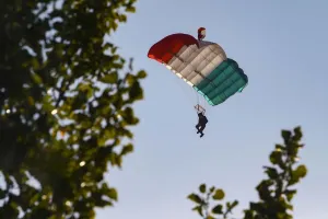 چتربازی: از تاریخچه تا اجزا و فواید این ورزش هیجان انگیز