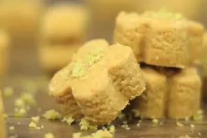طرز تهیه شیرینی نخودچی خانگی به روش قنادی